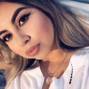 Meet your Posher, Anahi